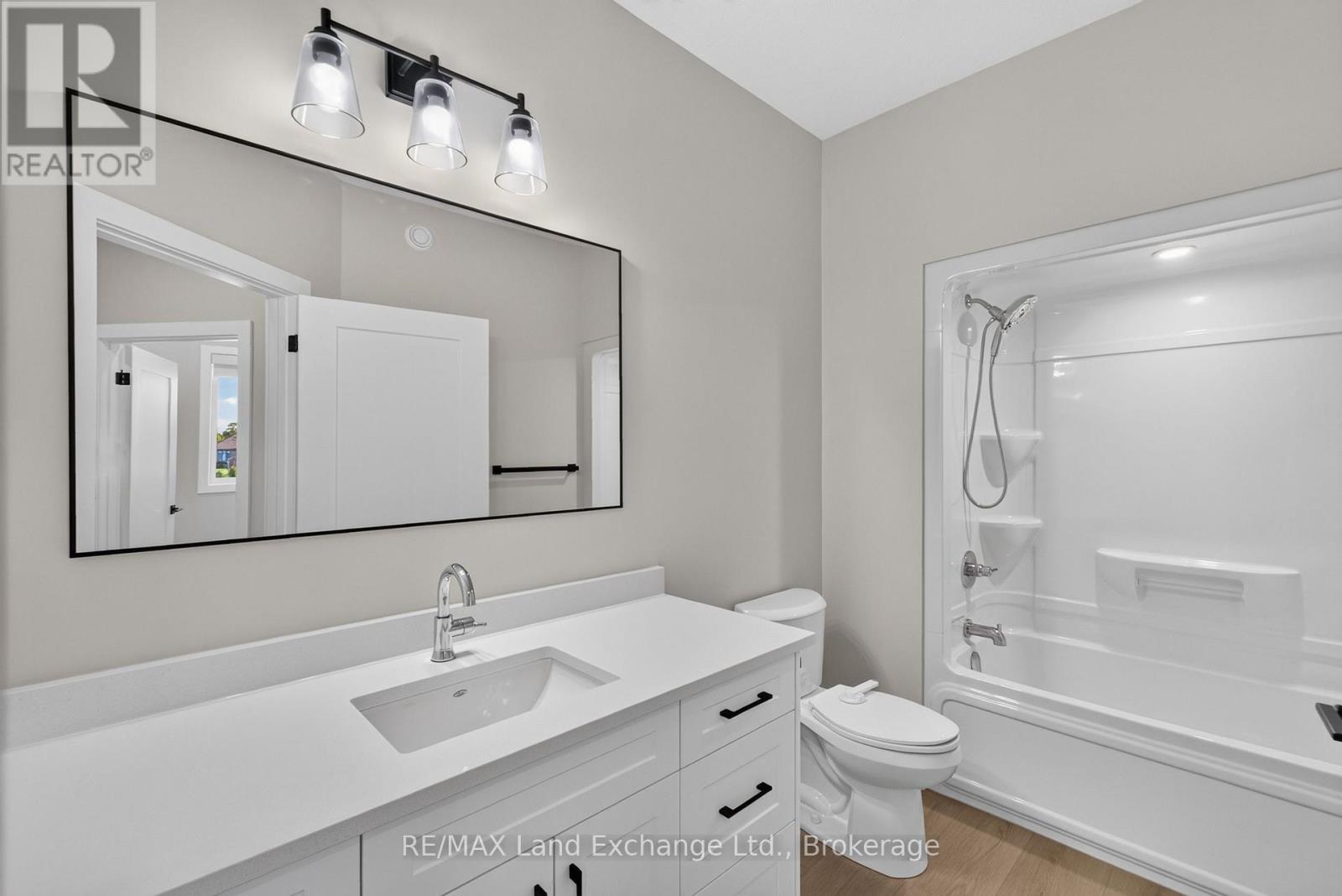 48 MCTAVISH CRESCENT - Image 19
