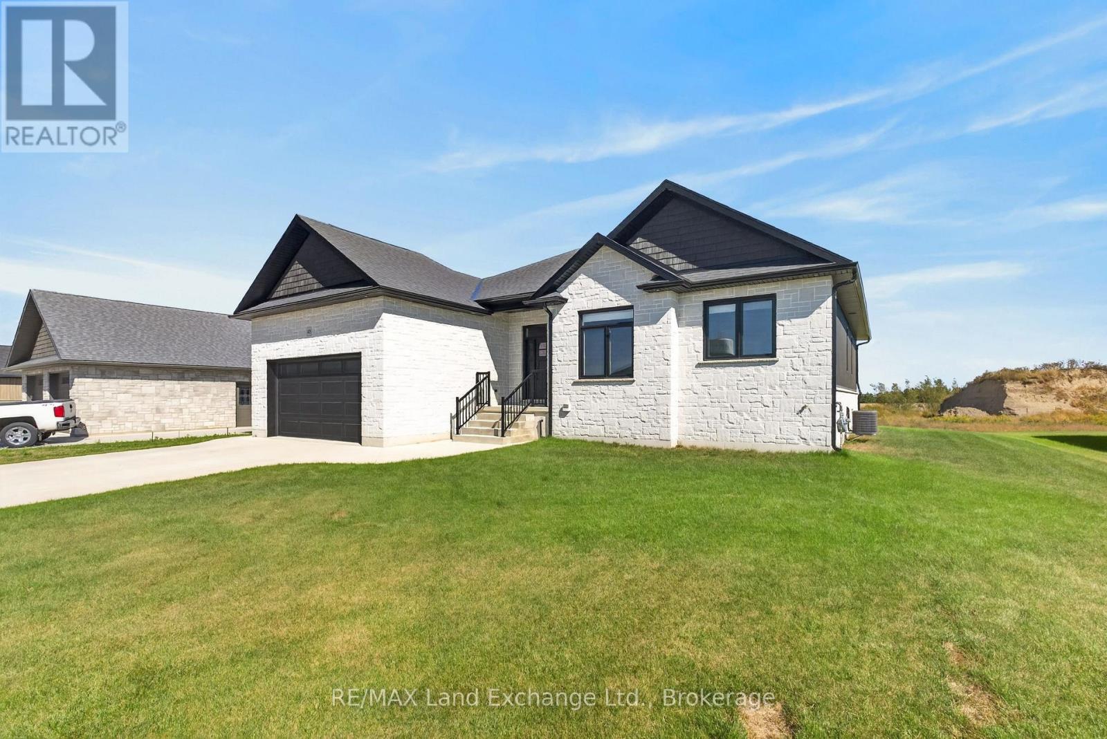 48 MCTAVISH CRESCENT, Huron-Kinloss — photo 2