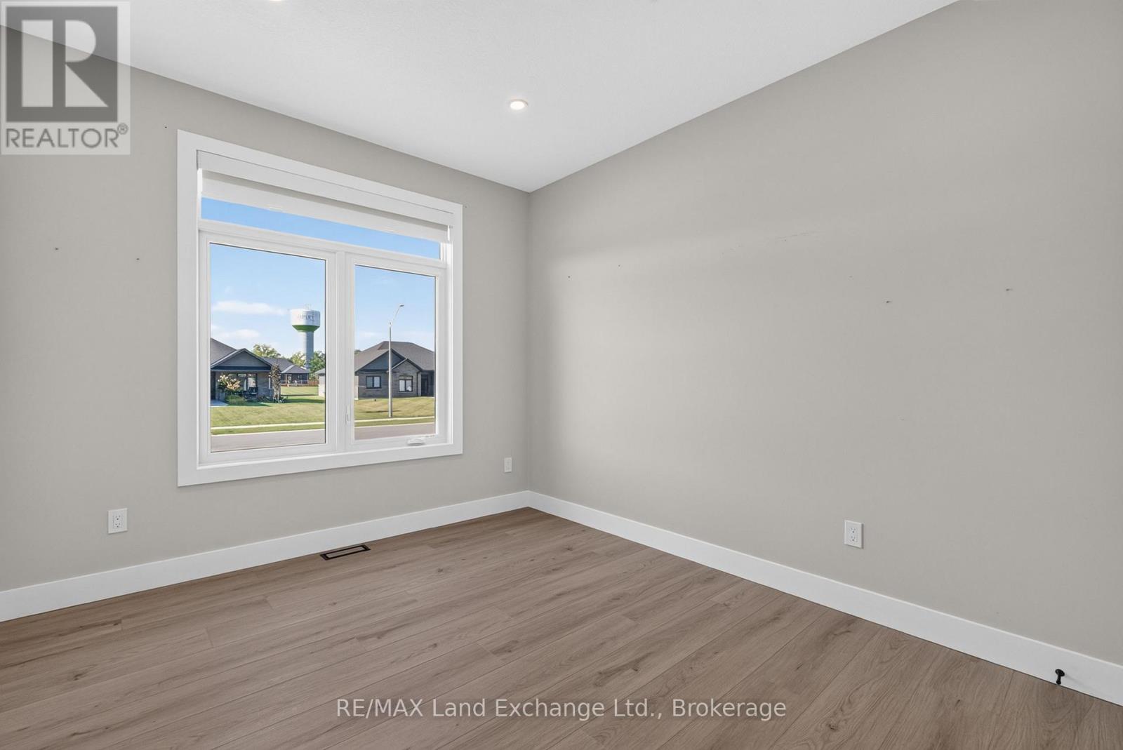 48 MCTAVISH CRESCENT - Image 21