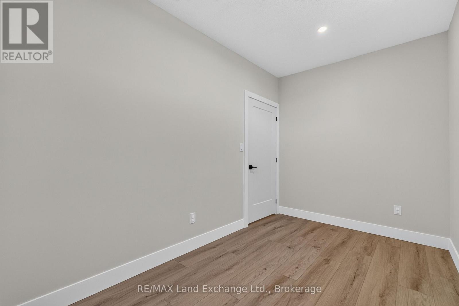 48 MCTAVISH CRESCENT - Image 29