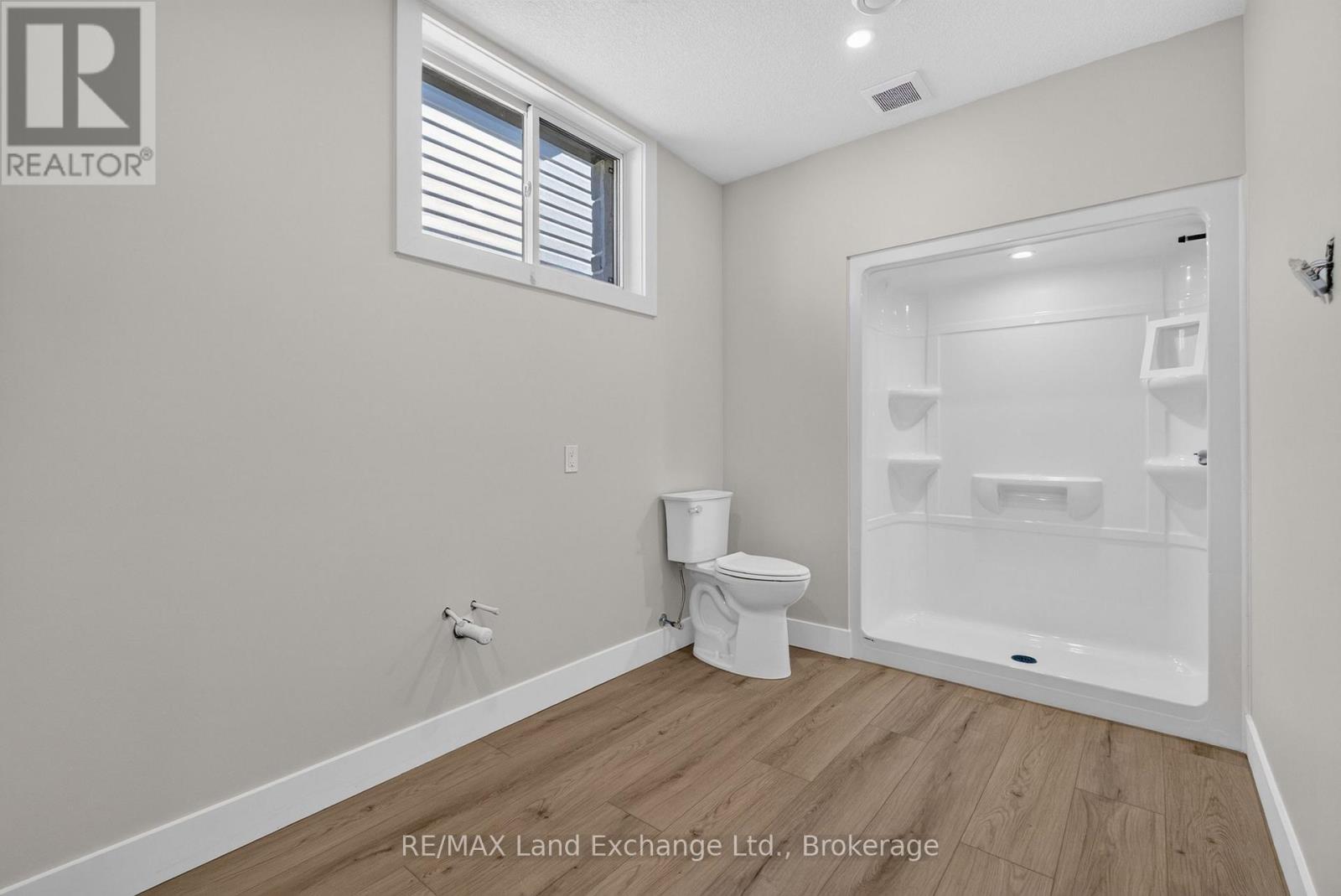 48 MCTAVISH CRESCENT - Image 30