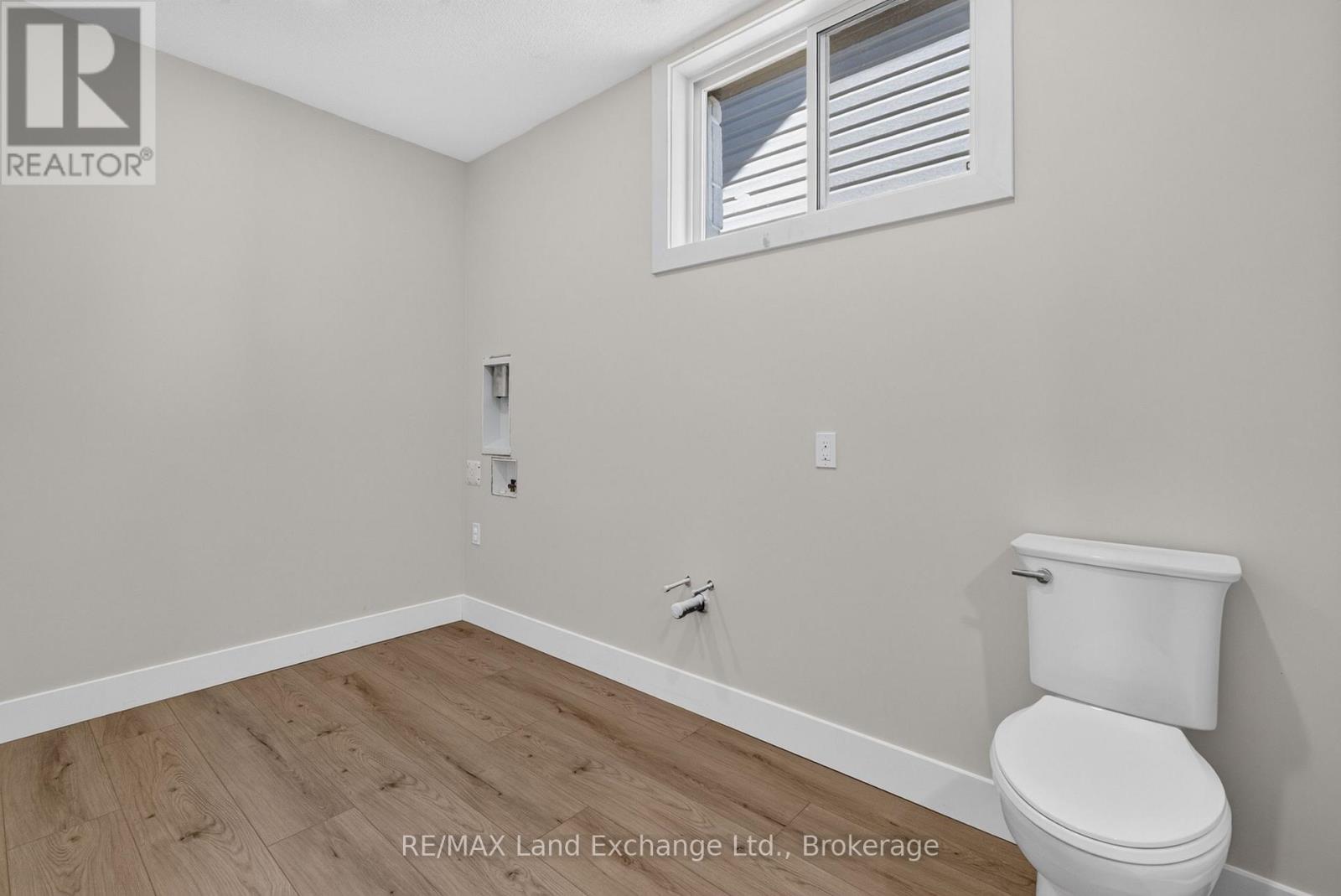 48 MCTAVISH CRESCENT - Image 31