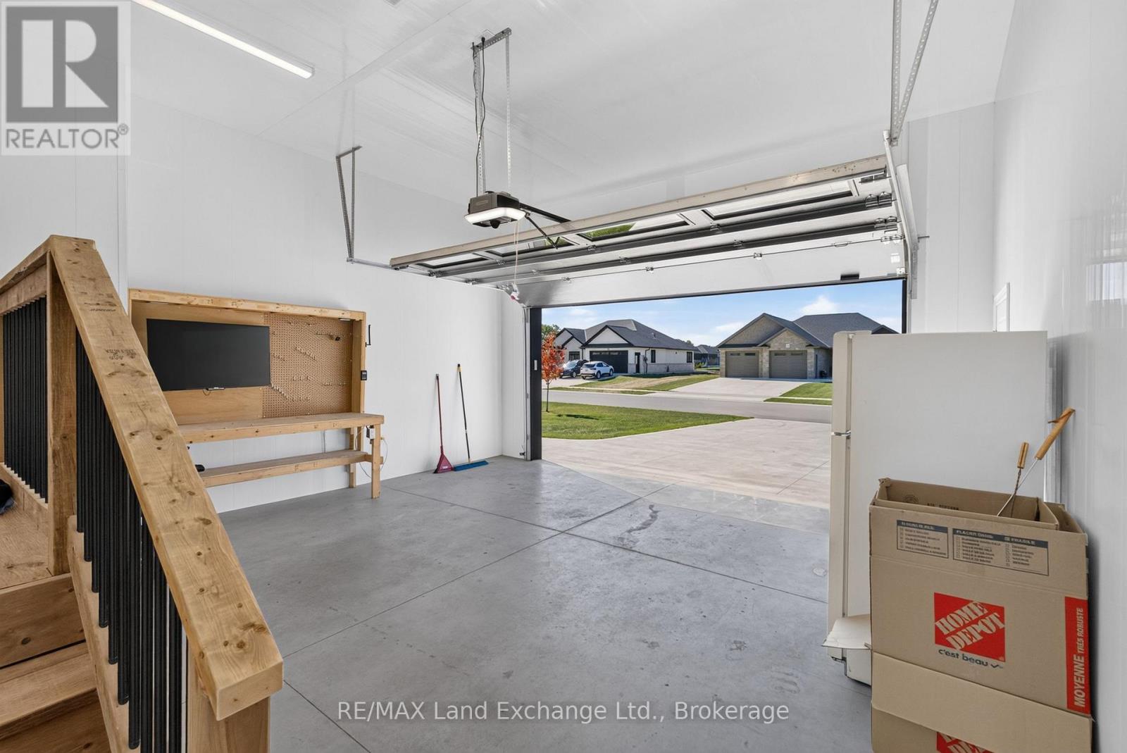 48 MCTAVISH CRESCENT - Image 38