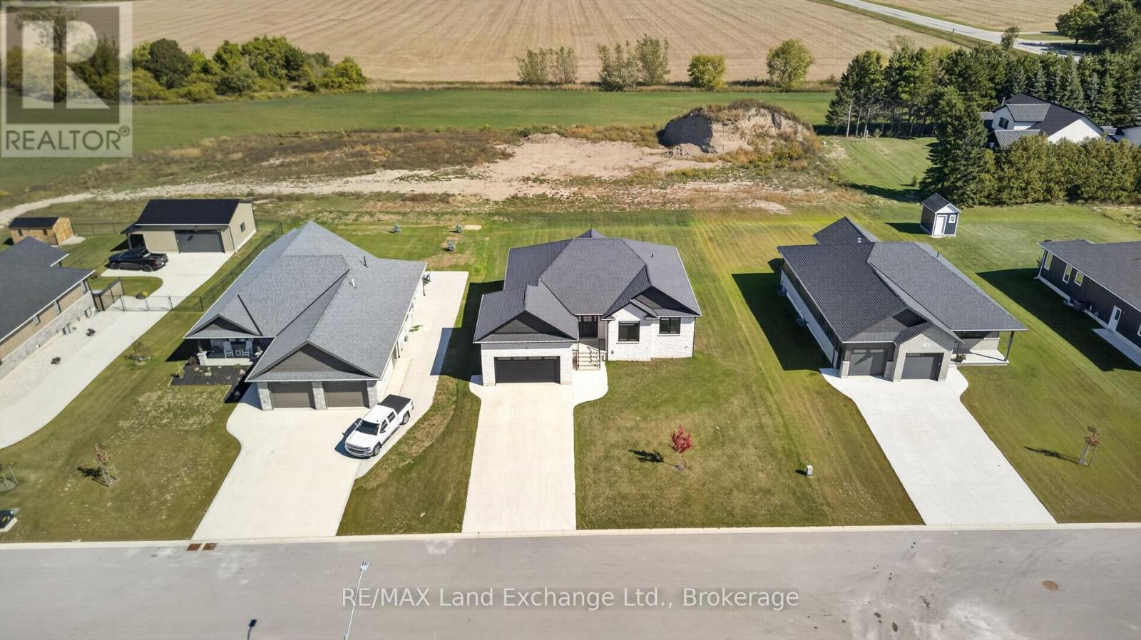 48 MCTAVISH CRESCENT - Image 43