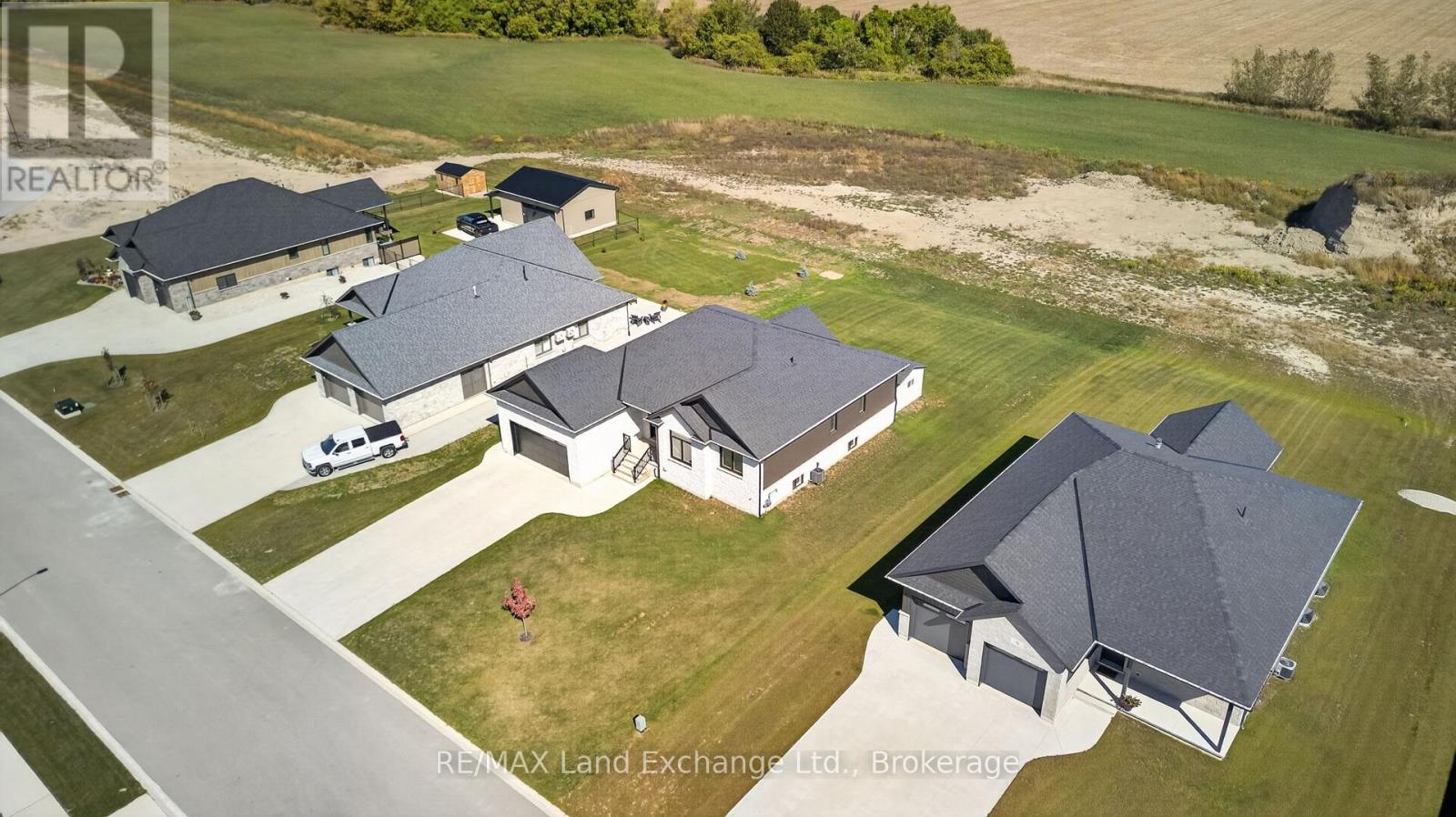 48 MCTAVISH CRESCENT - Image 45