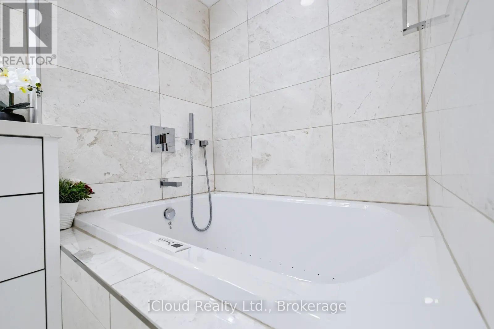 #800 18 HOLLYWOOD AVENUE - Image 30