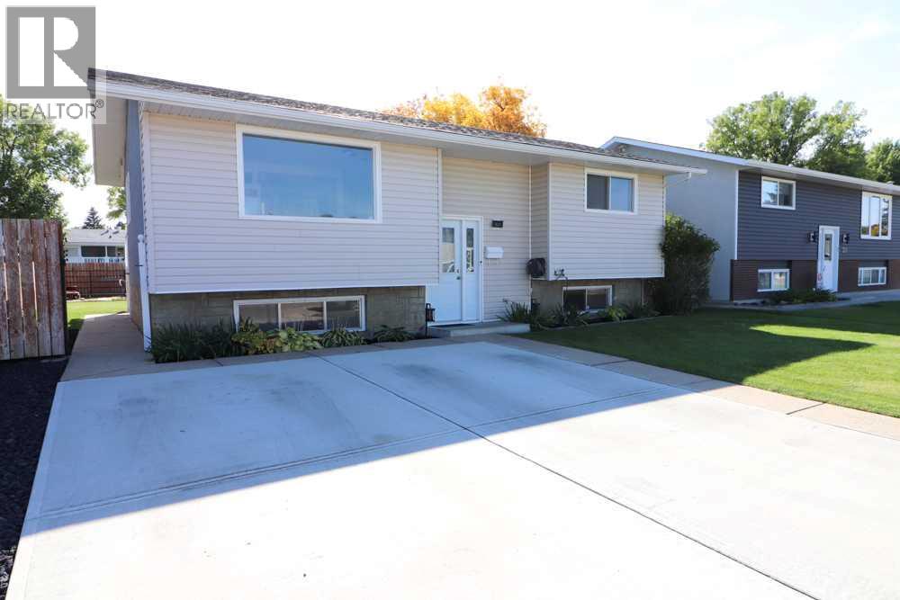 Property for sale at 327 19 Street NE
