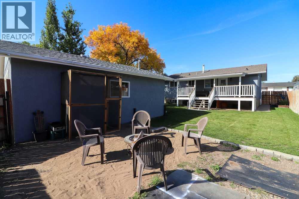 327 19 Street NE - 11