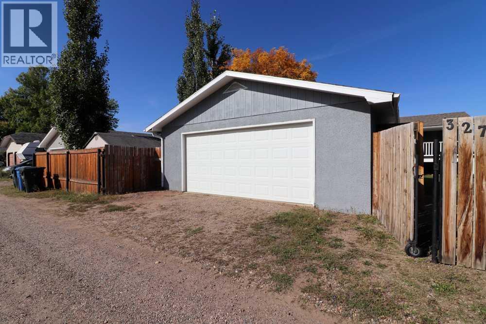 327 19 Street NE - 12