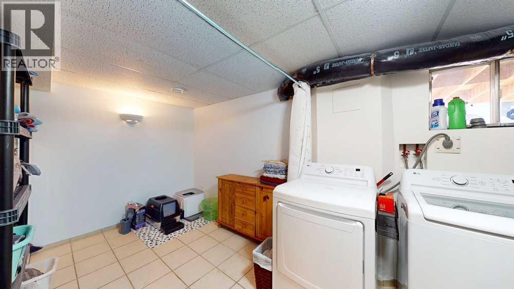 327 19 Street NE - 40