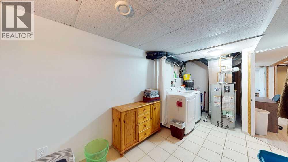 327 19 Street NE - 41