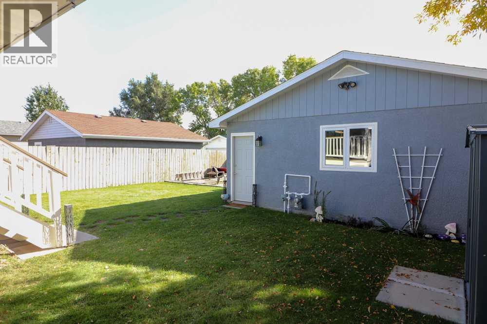 327 19 Street NE - 5