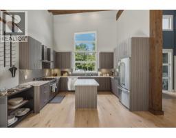 3324 Mamquam Road, Squamish, BC V8B0S6 Photo 10