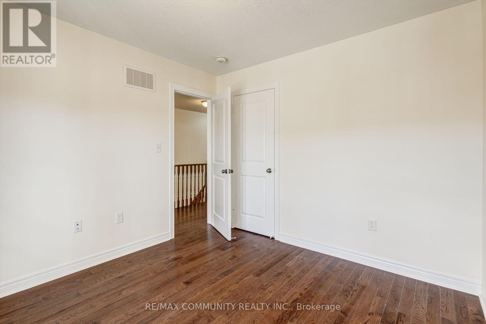 66 KEMPSFORD CRESCENT - 27