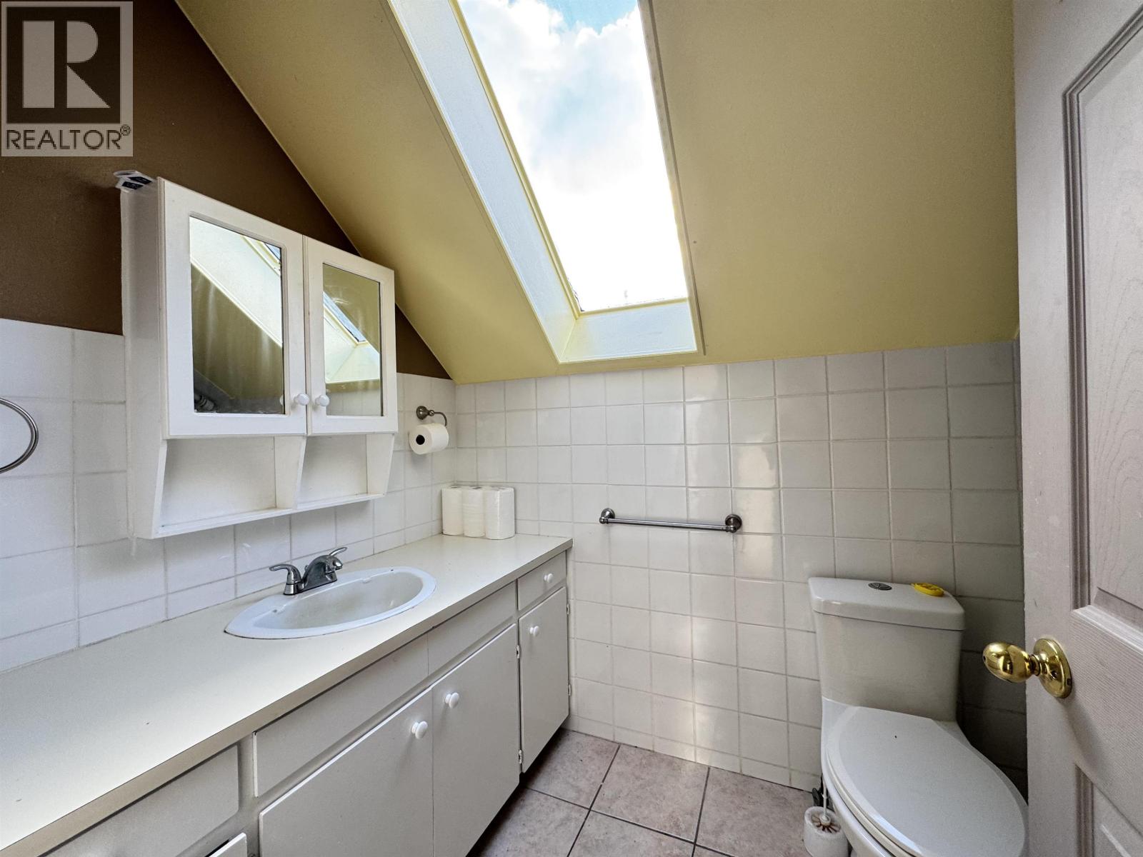 537 W 9TH AVENUE - 17