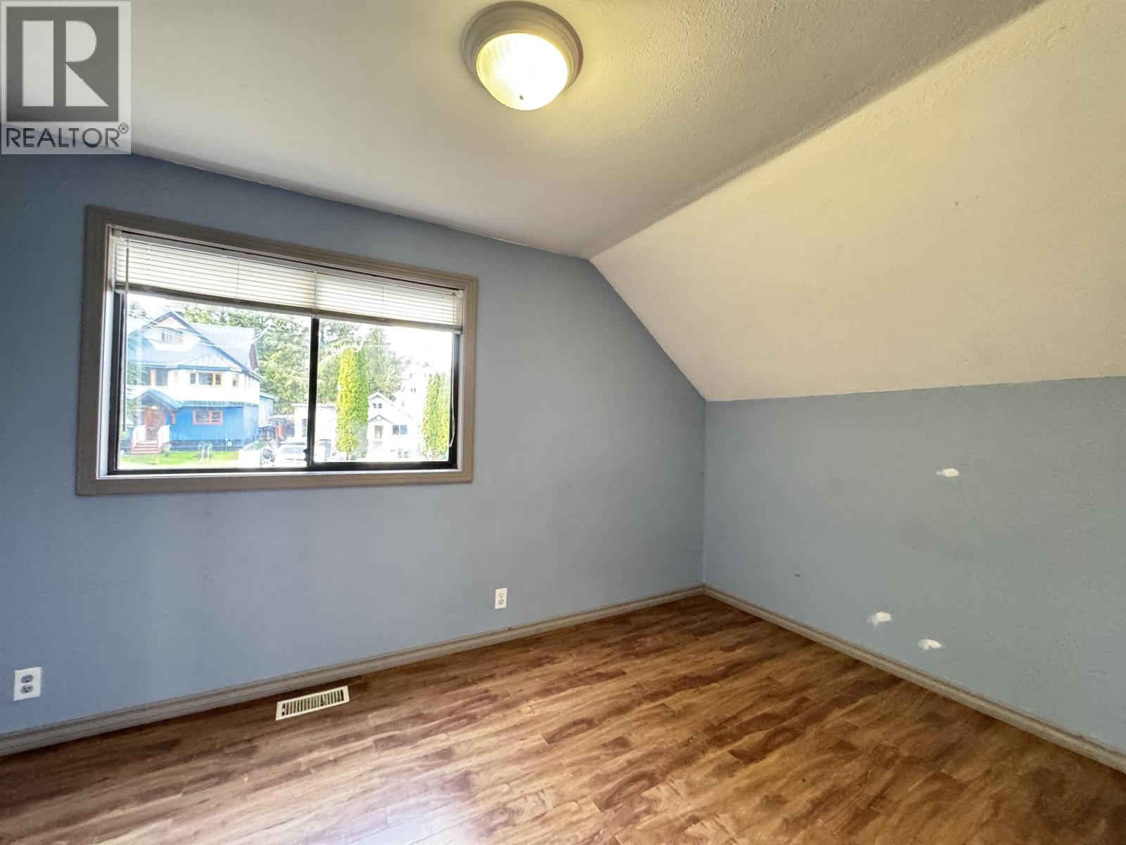 537 W 9TH AVENUE - 13