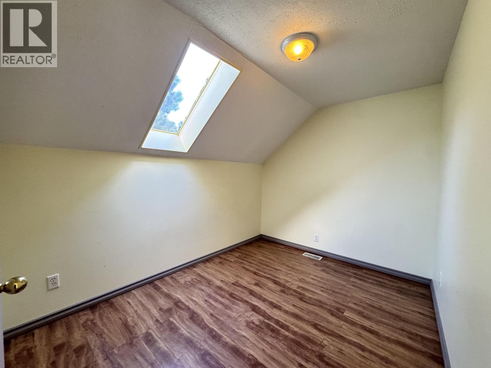 537 W 9TH AVENUE - 15