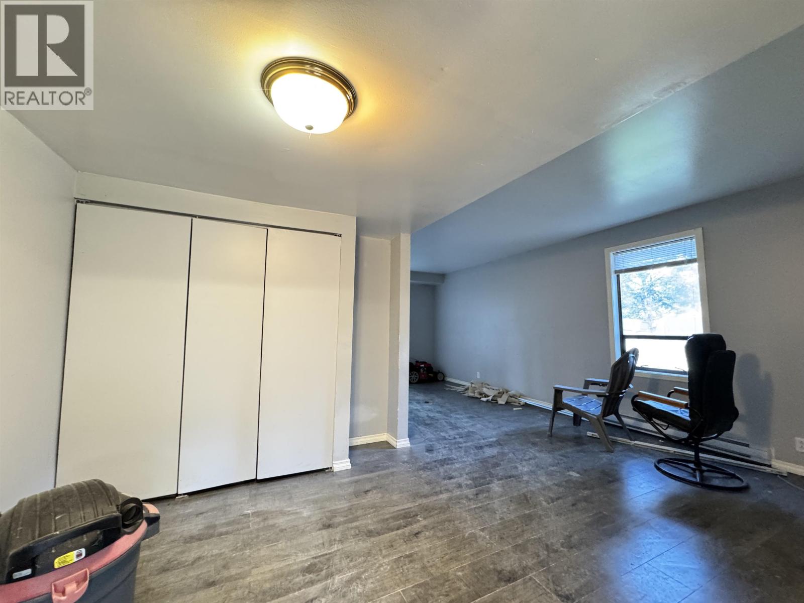 537 W 9TH AVENUE - Image 8