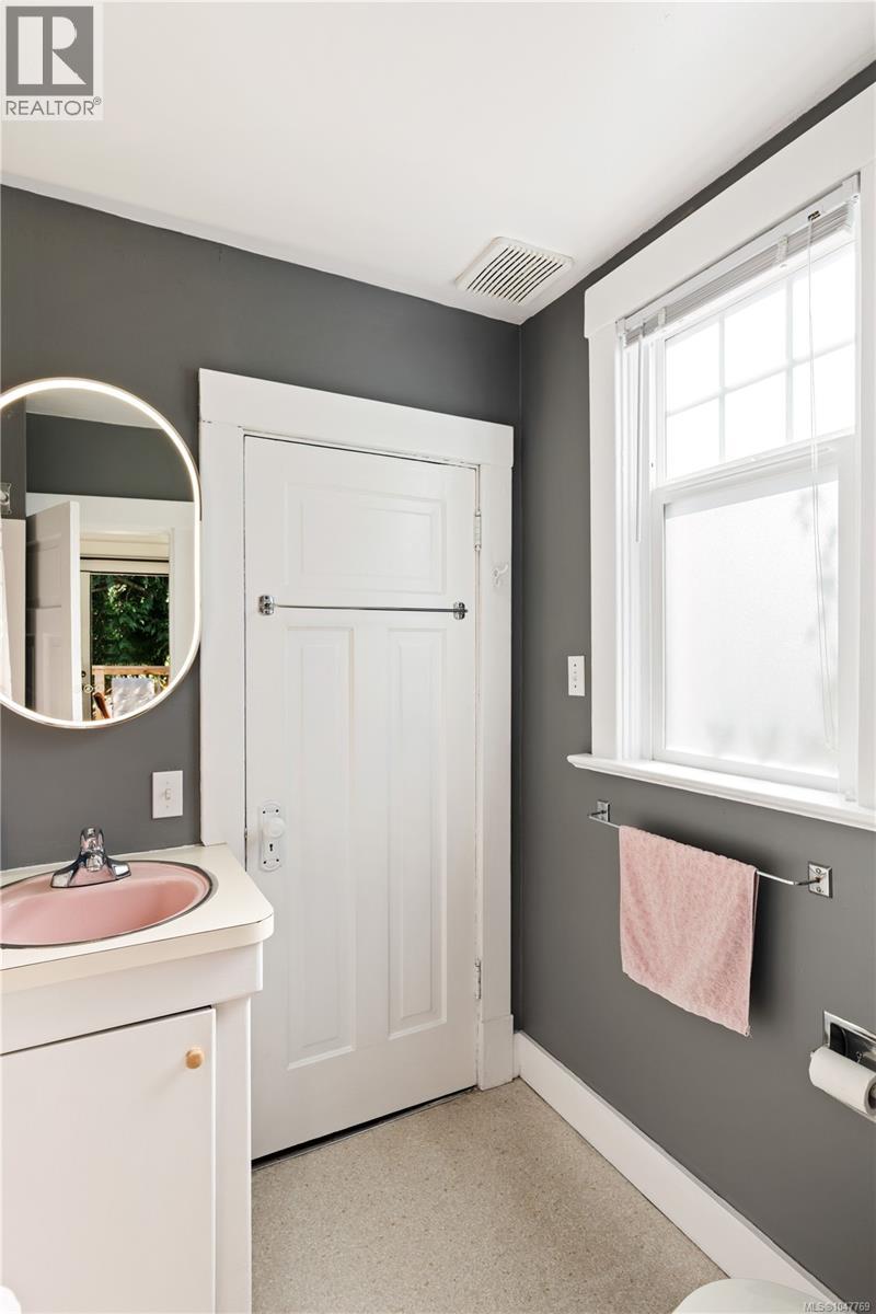 3870 Rowland Ave - Image 15