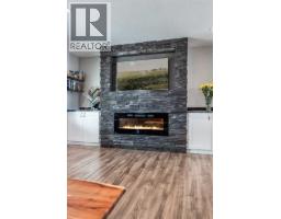 Family room - 10 Chow Avenue Se, Medicine Hat, AB T1B2T1 Photo 8