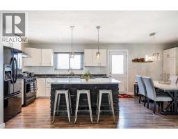 Hall - 10 Chow Avenue Se, Medicine Hat, AB T1B2T1 Photo 11