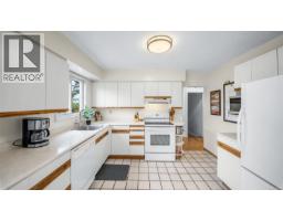 Storage - 558 Kenneth St, Saanich, BC V8Z2B7 Photo 14