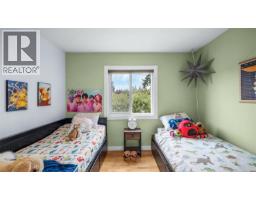 558 Kenneth St, Saanich, BC V8Z2B7 Photo 21