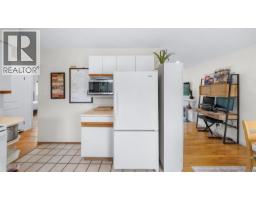 558 Kenneth St, Saanich, BC V8Z2B7 Photo 16