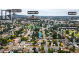 558 Kenneth St, Saanich, BC V8Z2B7 Photo 42
