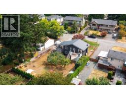 558 Kenneth St, Saanich, BC V8Z2B7 Photo 32