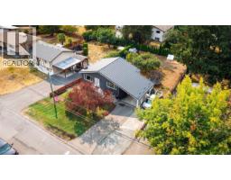 558 Kenneth St, Saanich, BC V8Z2B7 Photo 39