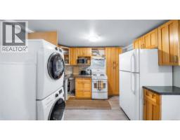 558 Kenneth St, Saanich, BC V8Z2B7 Photo 26