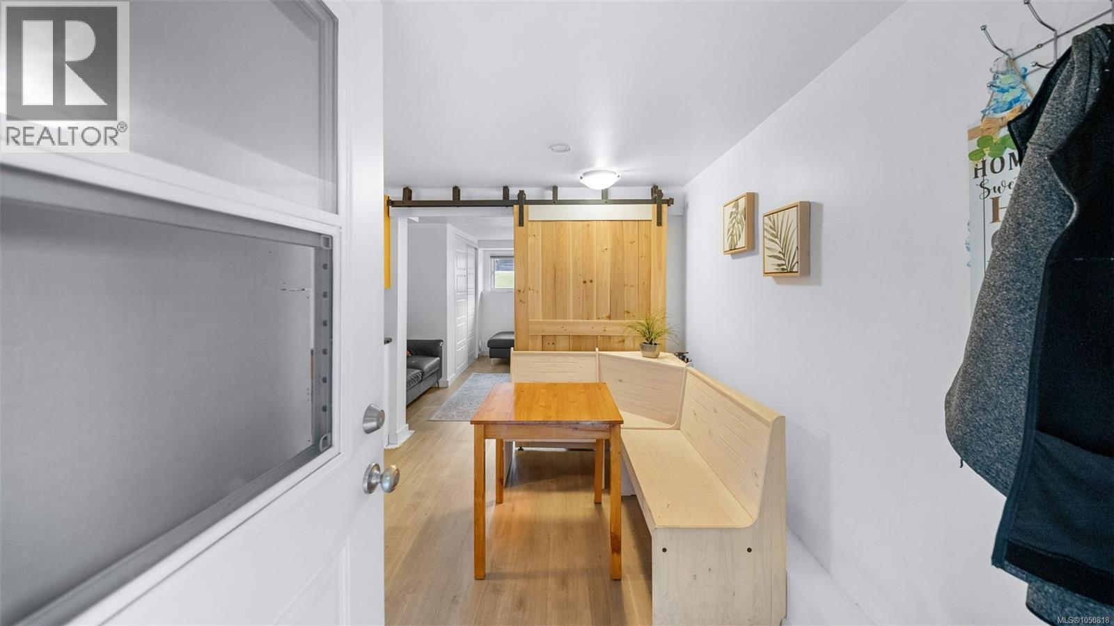 558 Kenneth St - 24