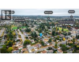 558 Kenneth St, Saanich, BC V8Z2B7 Photo 41