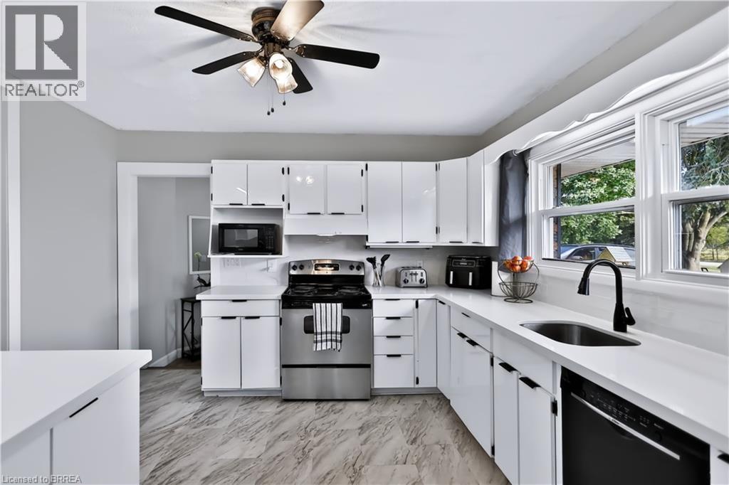 70 RIVER Road, Brantford — photo 12