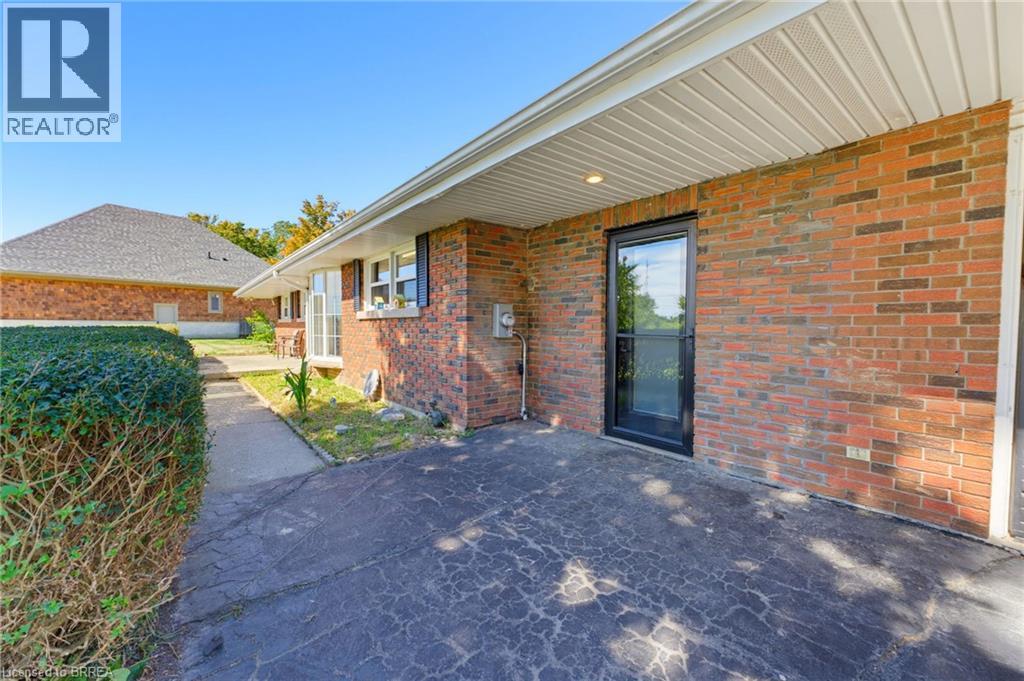 70 RIVER Road, Brantford — photo 6