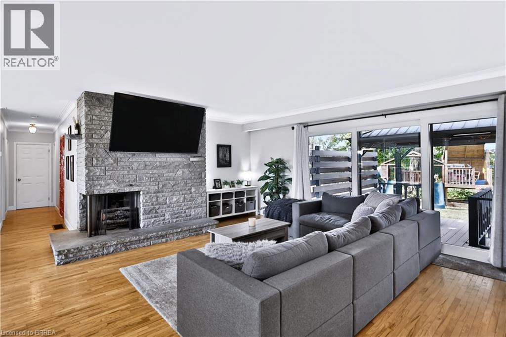 70 RIVER Road, Brantford — photo 8