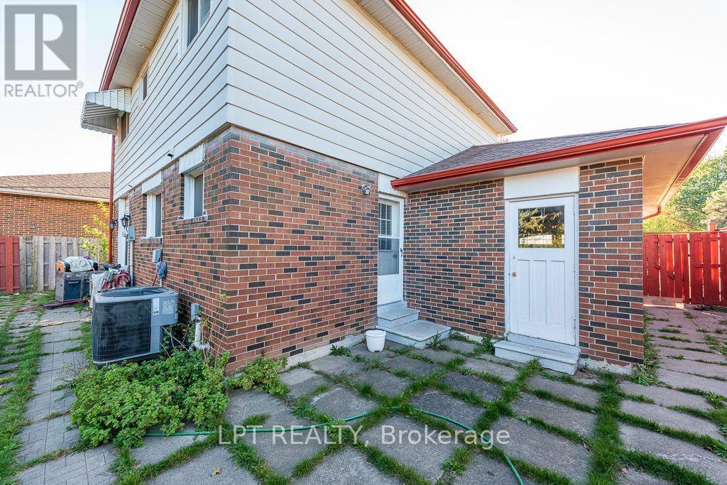 111 DEARBOURNE BOULEVARD, Brampton (Southgate)