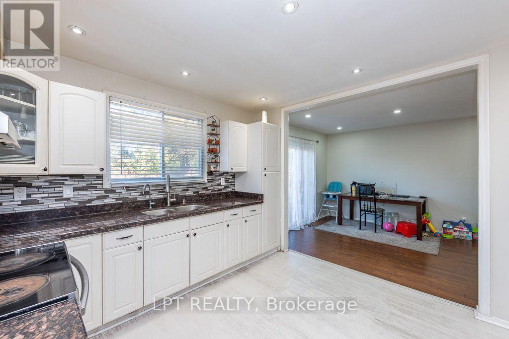 111 DEARBOURNE BOULEVARD, Brampton (Southgate) — photo 12
