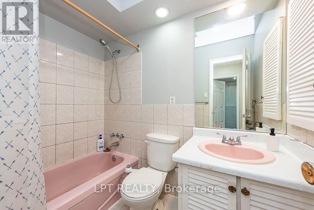 111 DEARBOURNE BOULEVARD, Brampton (Southgate) — photo 3