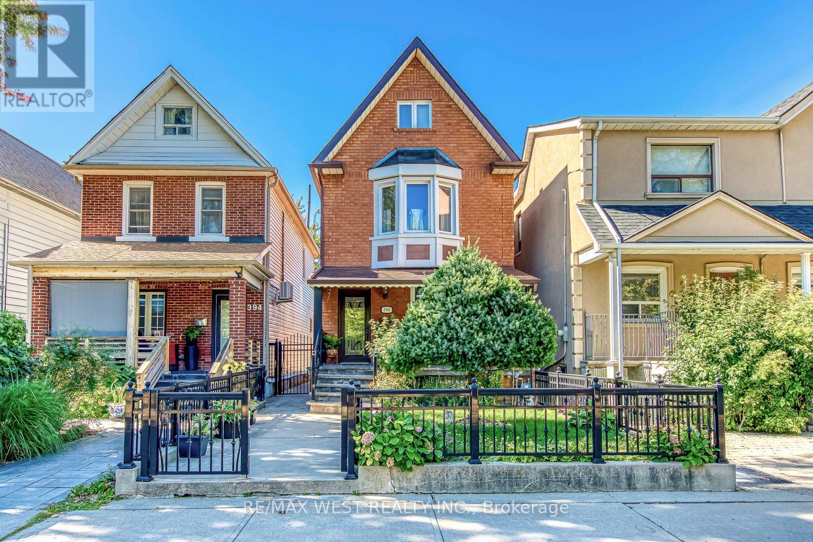 396 BARTLETT AVENUE N - 1