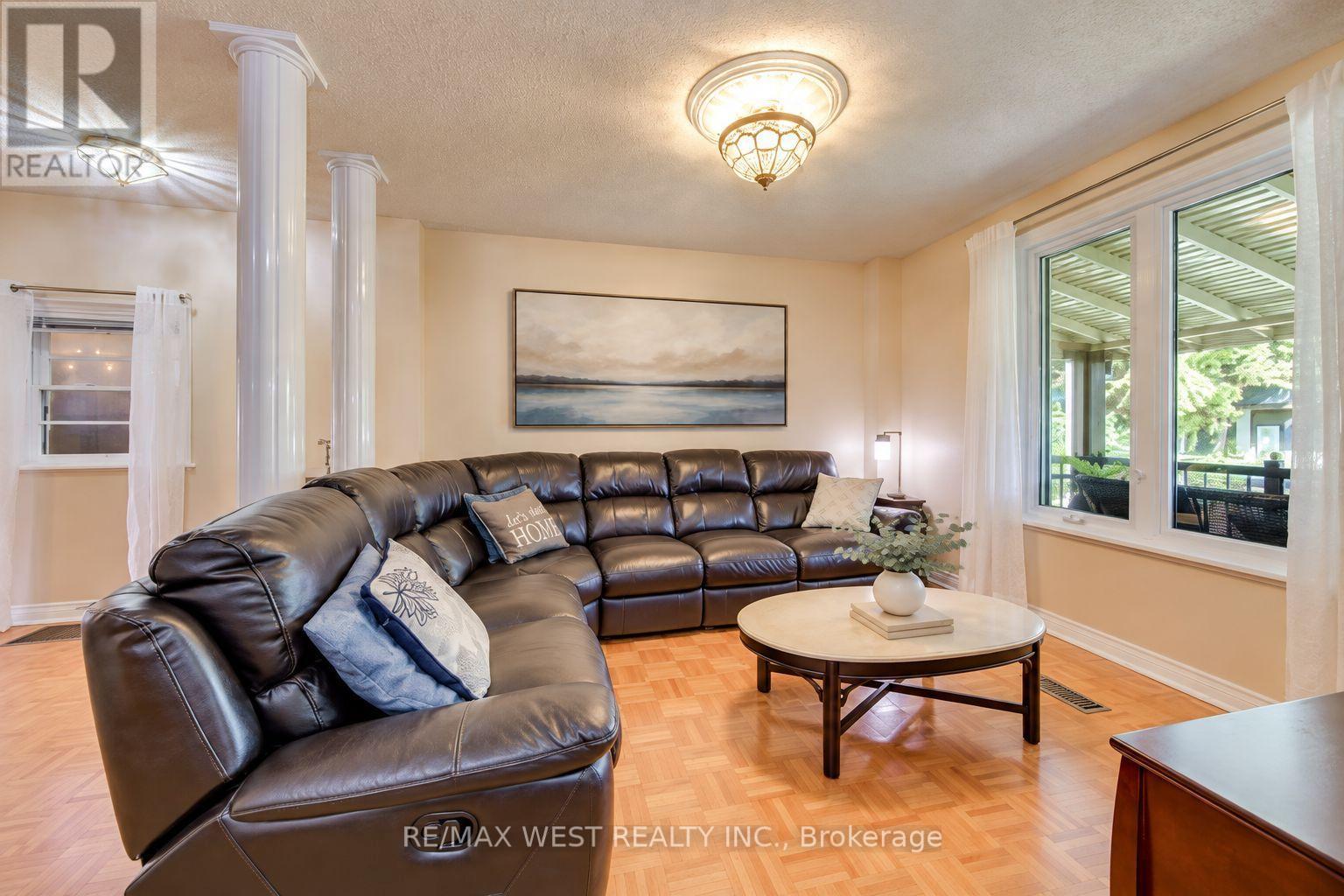 396 BARTLETT AVENUE N - 10