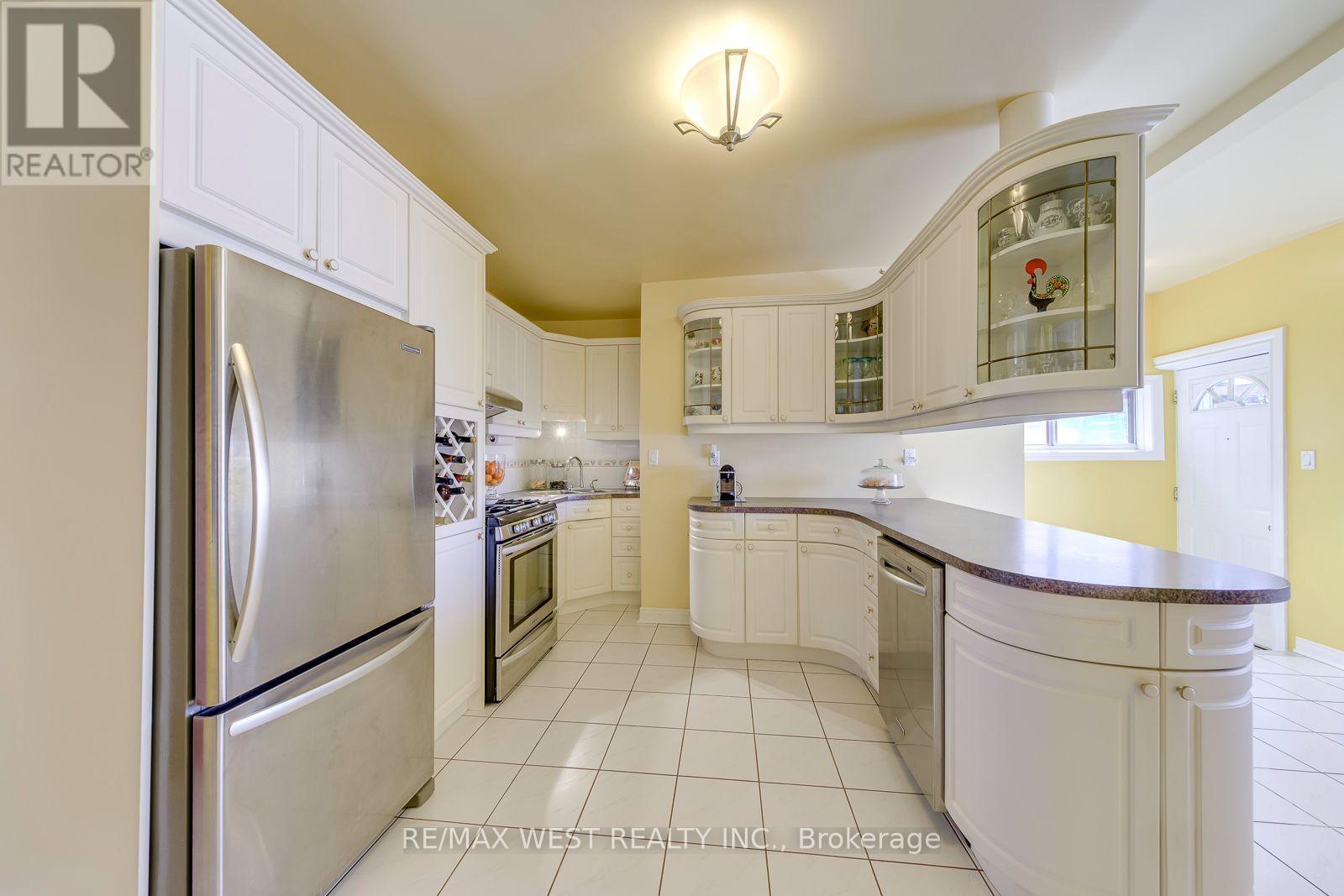 396 BARTLETT AVENUE N - 15