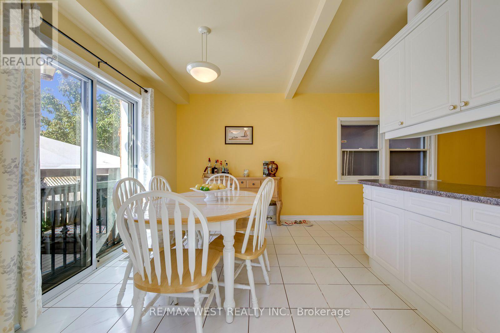 396 BARTLETT AVENUE N - 21