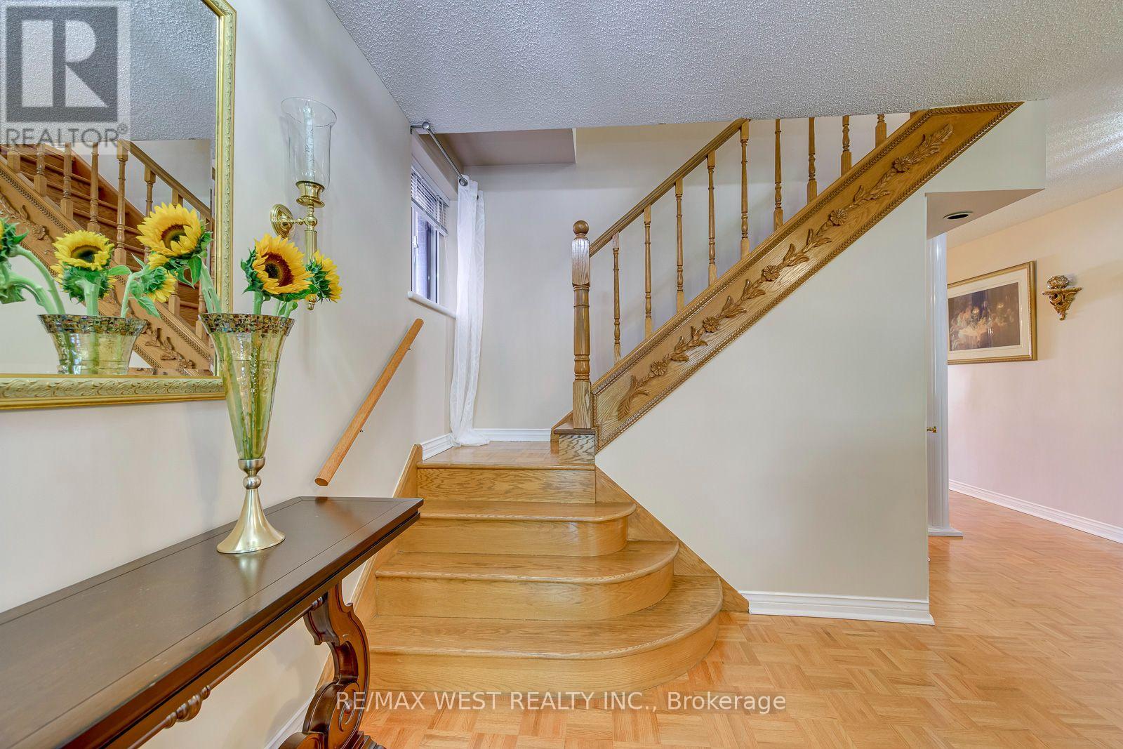 396 BARTLETT AVENUE N - 22