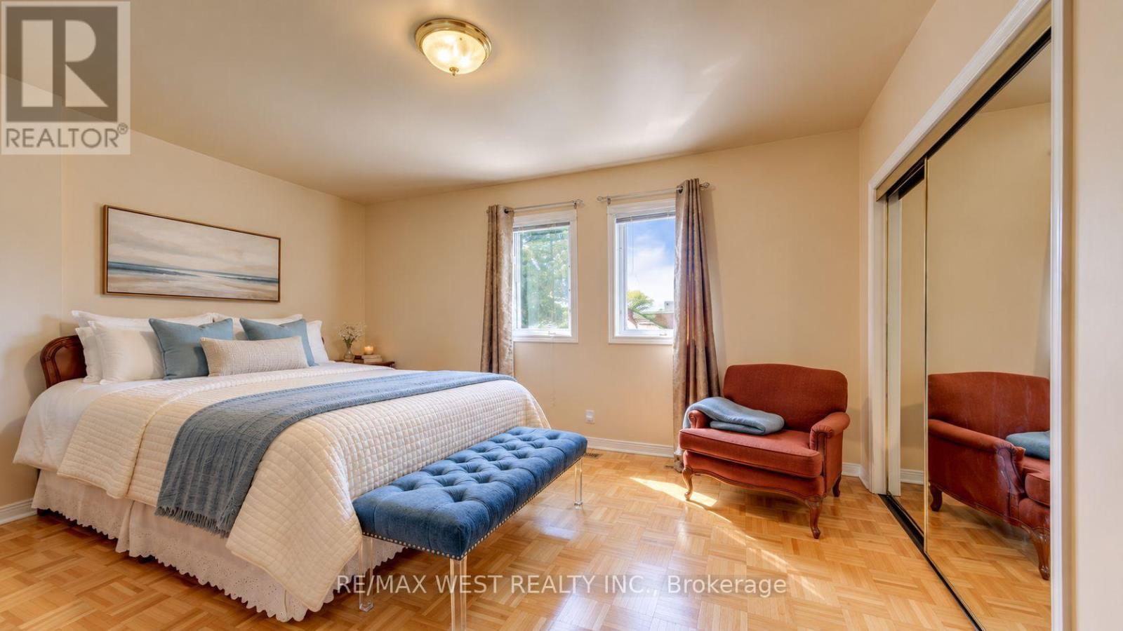 396 BARTLETT AVENUE N - 23