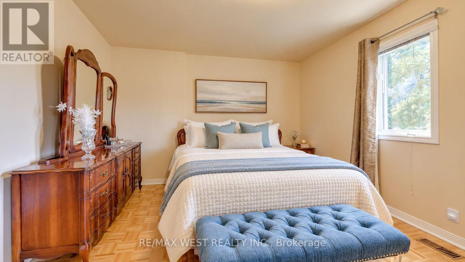 396 BARTLETT AVENUE N - 24