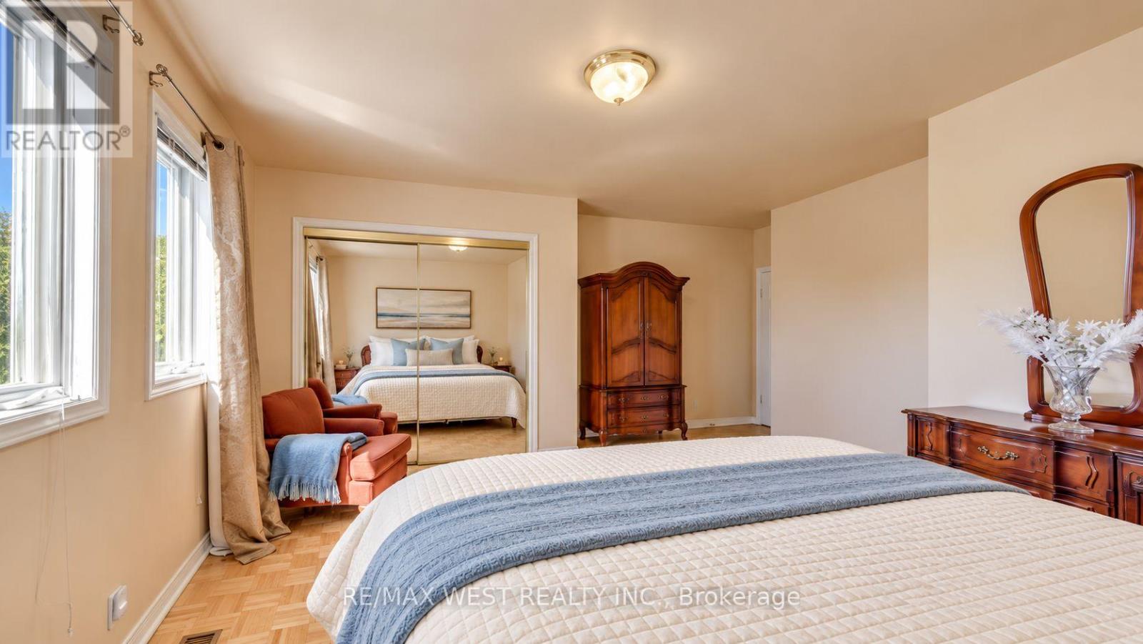 396 BARTLETT AVENUE N - 25