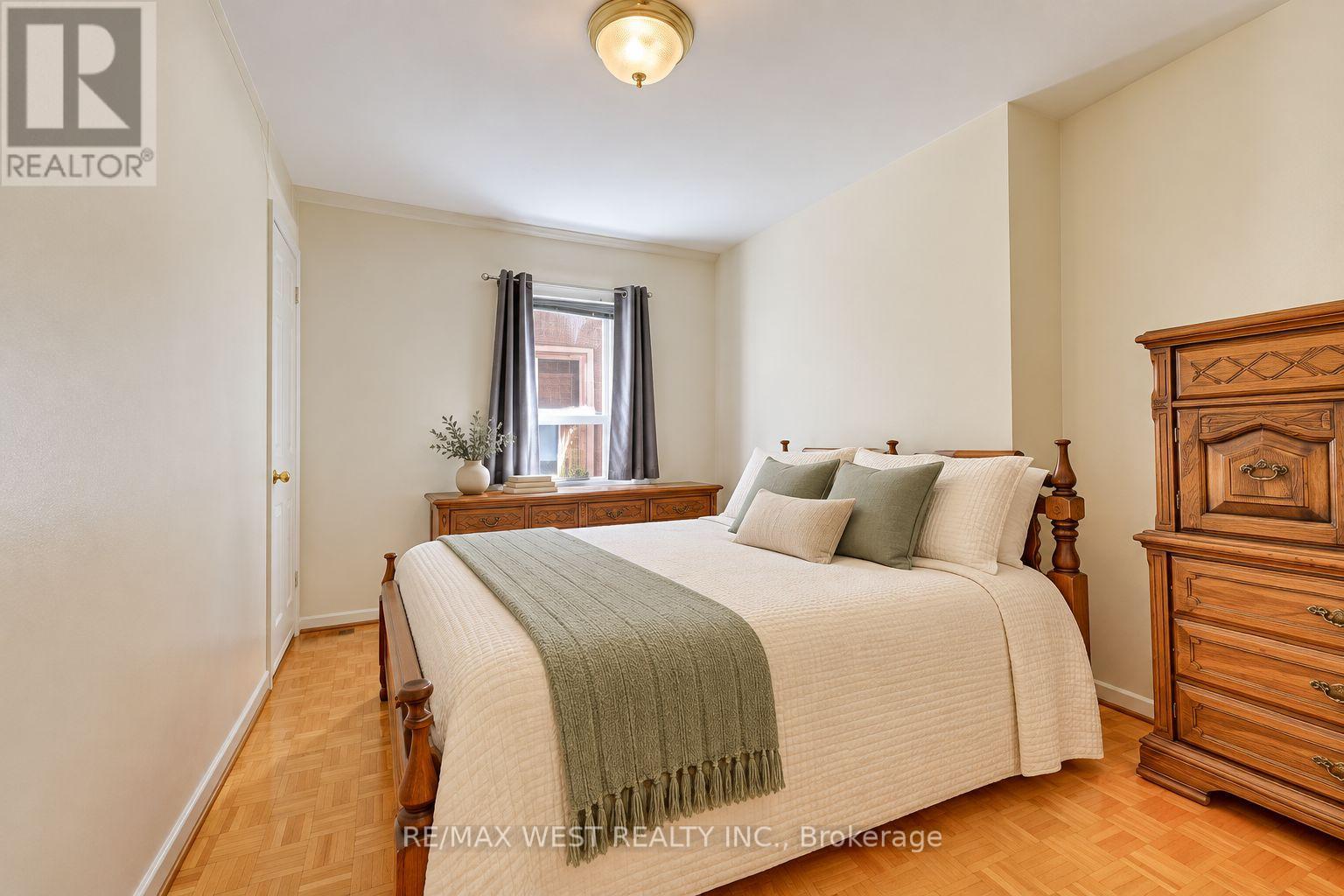 396 BARTLETT AVENUE N - 26
