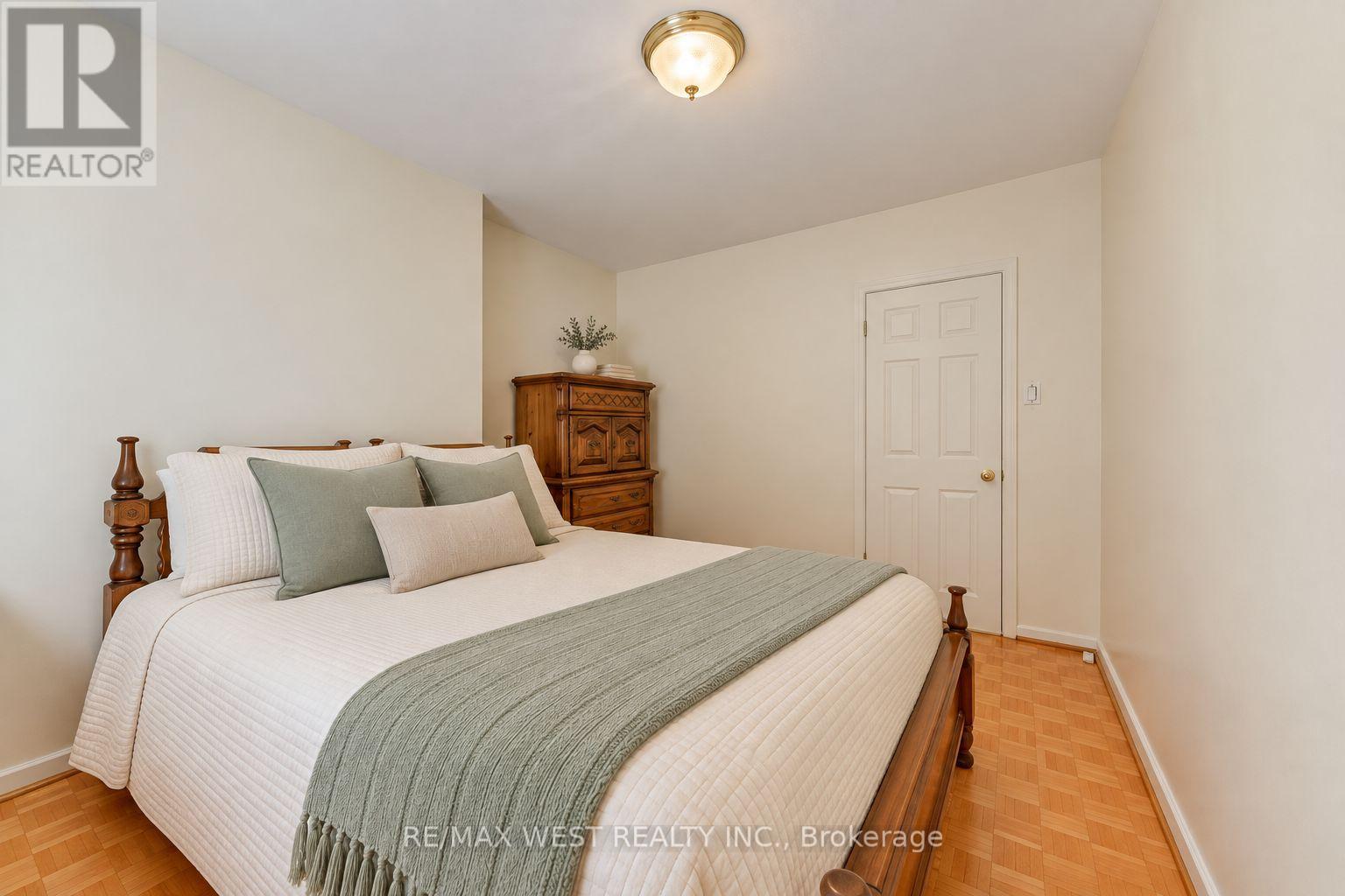 396 BARTLETT AVENUE N - Image 27